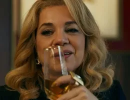 Quem Ama Cuida: Pilar leva rasteira de Ingrid e fica na pior