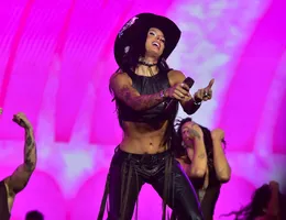 Ana Castela exibe barriga chapada em show de Jaguariúna após mudança de hábitos; veja fotos