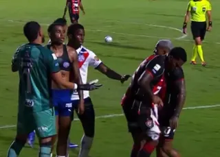 Jogadores do Vitória são punidos após confusão com camisa em Ba-Vi