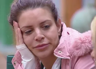 A Fazenda 18: Renata Del Bianco expõe situação onde vive com filhos: 'Não tem cama'