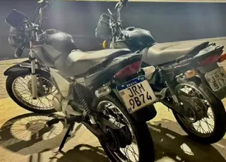 Duas motos com mesmo chassi e placas quase idênticas são apreendidas