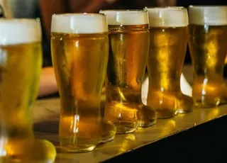 Justiça proíbe venda de bebidas alcoólicas para consumo imediato perto de locais de votação em cidades da Bahia