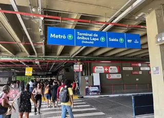 Nove linhas de ônibus têm embarque e desembarque deslocados na Estação da Lapa por causa de obras
