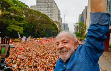 Lula é reeleito presidente do Brasil em disputa apertada e conquista novo mandato até 2030