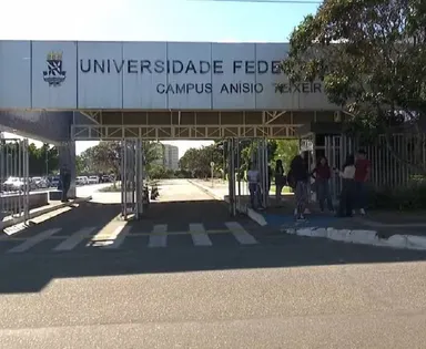 UFBA abre concurso com 139 vagas e salários de até R$ 5,2 mil