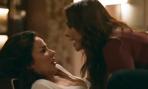 
					Adriana vira Andressa Urach em briga de 'Quem Ama Cuida' e viraliza
				
				