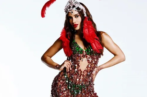 
					Anitta mostra samba no pé após ser anunciada como Rainha de Bateria
				
				