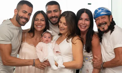 
					Bell Marques comemora aniversário de 74 anos na Grécia: ‘Privilegiado’
				
				
