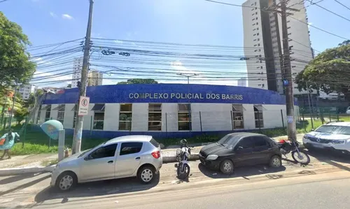 
					Homem é preso após fazer mulher refém em bar de Salvador
				
				