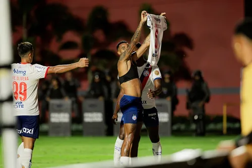 
					Jogadores do Vitória são punidos após confusão com camisa em Ba-Vi
				
				