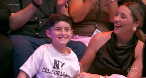 
					Luciano Huck surpreende garoto hostilizado por ganhar camisa de Neymar
				
				