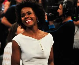 
					Maju Coutinho anuncia gravidez do primeiro filho aos 48 anos
				
				