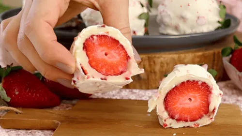 
					Morango cravejado: aprenda a fazer a receita do substituto do 'morango do amor' com dica de mestre
				
				