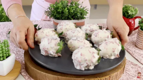 
					Morango cravejado: aprenda a fazer a receita do substituto do 'morango do amor' com dica de mestre
				
				