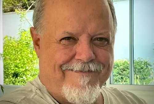 
					Morre ator Roney Facchini, de 'Rá Tim Bum' e 'Bang Bang', aos 73 anos
				
				