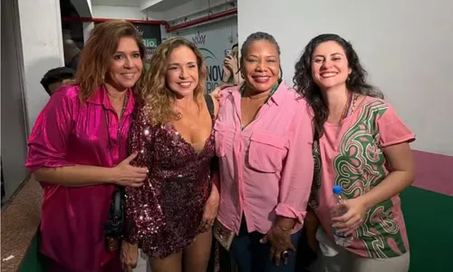 
					Poliglota e apaixonada: quem é Juliana Caetano, namorada de Margareth Menezes que surgiu através de Elton John
				
				