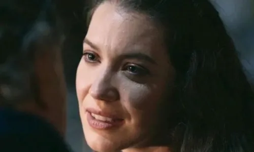 
					Quem Ama Cuida: Adriana aterroriza Iuri em meio à desconfiança
				
				