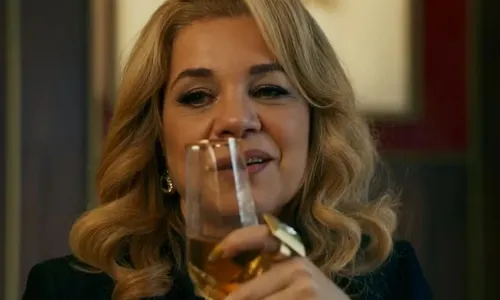 
					Quem Ama Cuida: Pilar amaldiçoa romance de Pedro e Adriana
				
				
