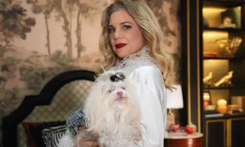 
					Quem Ama Cuida: Pilar surta e faz Brigitte viver como 'cachorra'
				
				
