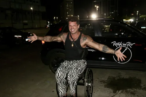 
					Rock in Rio: famosos marcam presença no 1º dia; confira looks
				
				
