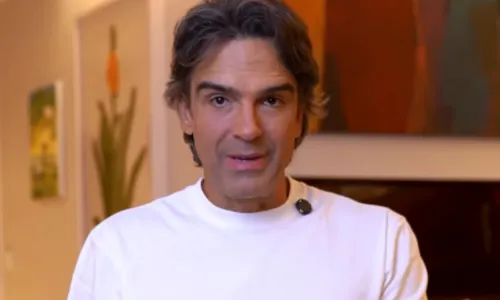 
					Tadeu Schmidt revela vício e faz pedido íntimo nas redes sociais
				
				