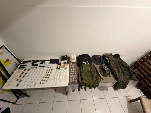 
					Três homens feridos em confronto após exibirem armas nas redes sociais
				
				