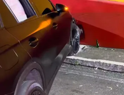 
					Zagueiro do Bahia se envolve em acidente de carro em Salvador
				
				