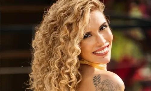 
					A Fazenda 18: filha da Solange Gomes, Stephanie Gomes 'muda DNA'
				
				