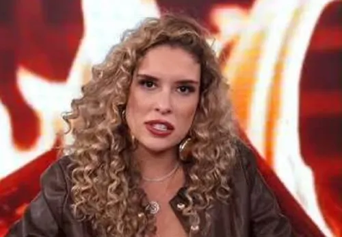 
					A Fazenda 18: filha de Solange Gomes choca ao expor sexualidade de Jônatas Faro e diz ter visto partes íntimas do ator
				
				