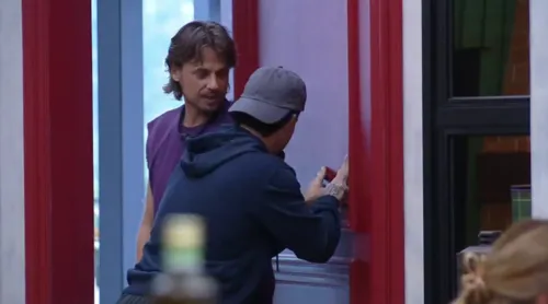 
					A Fazenda 18: Jottapê acusa Daniel de agressão ao escutar conversa atrás da porta
				
				