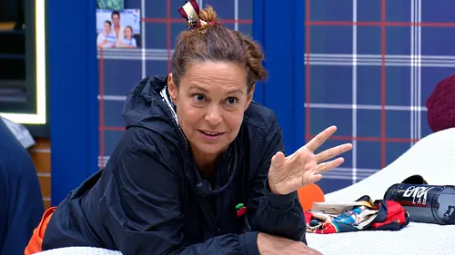 
					A Fazenda 18: protagonista e barraqueira, Giovanna Gold não pode ser a 1ª eliminada
				
				