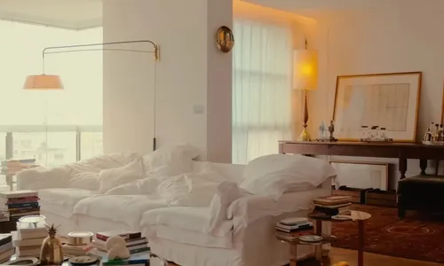 
					Amora Mautner: diretora de 'Quem Ama Cuida' vive em cobertura luxuosa digna de personagem novela
				
				