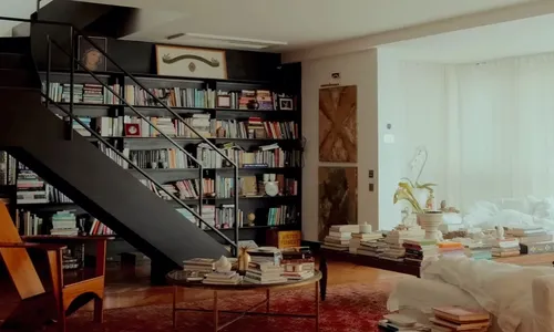 
					Amora Mautner: diretora de 'Quem Ama Cuida' vive em cobertura luxuosa digna de personagem novela
				
				