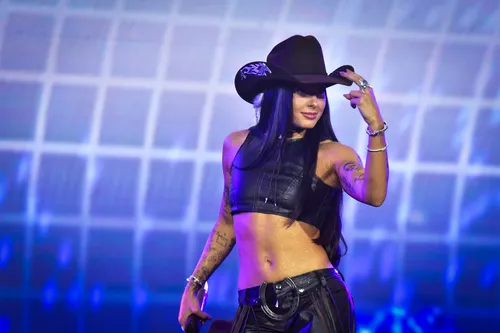 
					Ana Castela exibe barriga chapada em show de Jaguariúna após mudança de hábitos; veja fotos
				
				