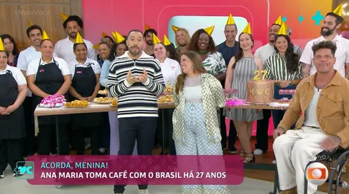 
					Ana Maria Braga ouve 'zum zum zum' e descobre festa surpresa nos 27 anos do 'Mais Você'; apresentadora se emociona
				
				