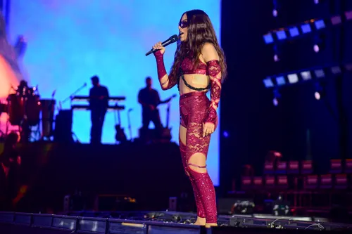 
					Anitta para o Pacaembu ao beijar Ohana Lefundes, bailarina com quem já teve affair; VÍDEO
				
				