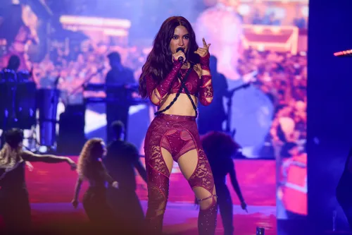 
					Anitta para o Pacaembu ao beijar Ohana Lefundes, bailarina com quem já teve affair; VÍDEO
				
				