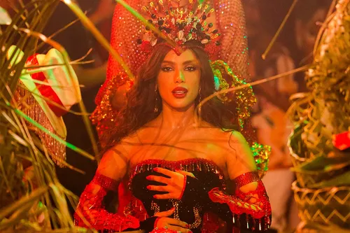 
					Anitta se incomoda e bate de frente com Jayder Soares, chefão da Grande Rio, após coroação
				
				
