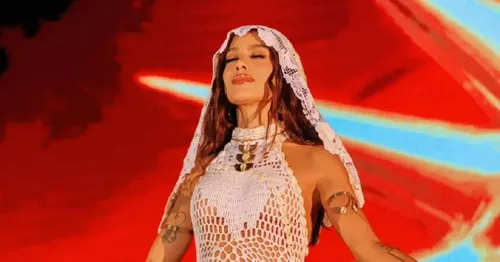 
					Anitta vai cantar no Grammy Latino 2026; veja quem mais se apresenta
				
				
