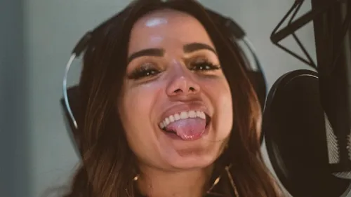 
					Antes e depois de Anitta em Paris choca web; veja os procedimentos que a cantora já assumiu e quanto custam
				
				