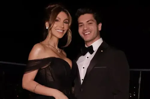 
					Arthur Aguiar reata casamento com Jheny Santucci após 11 dias de separação
				
				