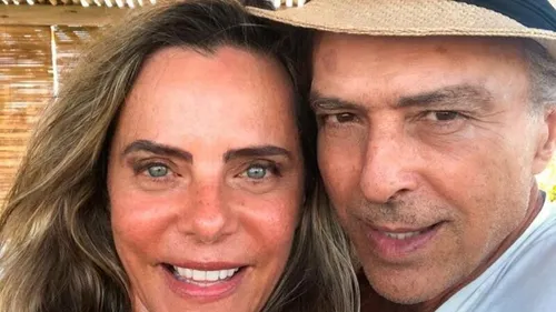 
					Avó de primeira viagem, Bruna Lombardi 'se esfregava' em Carlos Alberto Riccelli para conquistá-lo; veja história do casal
				
				