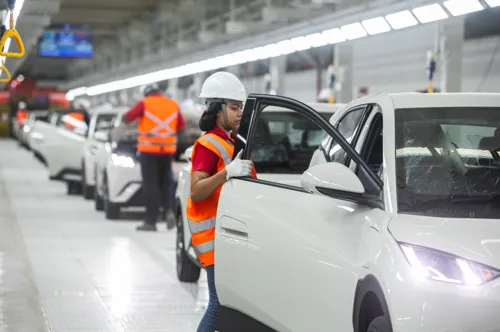 
					BYD abre 30 vagas de jovem aprendiz em fábrica na Bahia
				
				