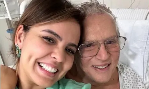 
					Carlos Alberto de Nóbrega é internado e esposa faz alerta; saiba estado de saúde
				
				