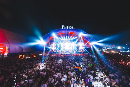 
					Carnaval 2027: Camarote Salvador anuncia Vintage Culture, Mochakk, Carlinhos Brown e mais artistas
				
				