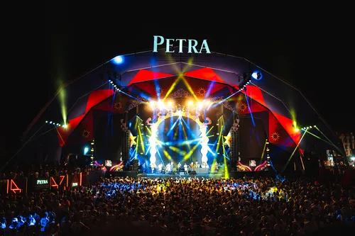 
					Carnaval 2027: Camarote Salvador anuncia Vintage Culture, Mochakk, Carlinhos Brown e mais artistas
				
				