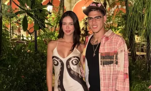 
					Carrascal assume 'namoro' com Evellin Nicomedes; conheça a modelo brasileira que encantou jogador do Flamengo
				
				