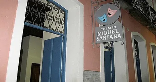 
					Cinco locais de Salvador para viver experiências artísticas não óbvias
				
				