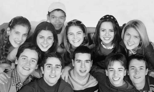 
					Como estão os atores do seriado Sandy e Júnior hoje? Fora do país e nas telas; veja as carreiras 27 anos depois
				
				
