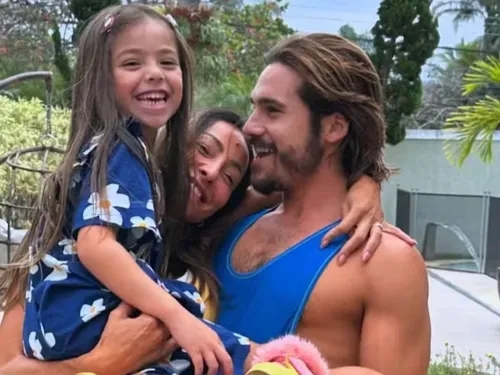 
					Como Sabrina Sato e Duda Nagle criam a filha, Zoe: padrasto na escola, madrasta no Dia das Crianças e irmão a caminho
				
				